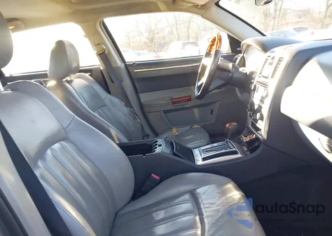 2006 Chrysler 300C z USA, uszkodzony, nr VIN 2C3KA63H96H496998